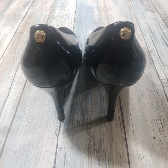 Michael kors Patent leather Heels. - Picture 4 of 10